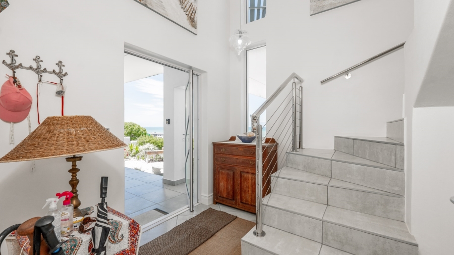 4 Bedroom Property for Sale in Oceanview Heights Western Cape